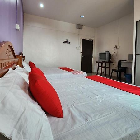 Oyo 90743 Hotel Ban Cheong Kangar Extérieur photo