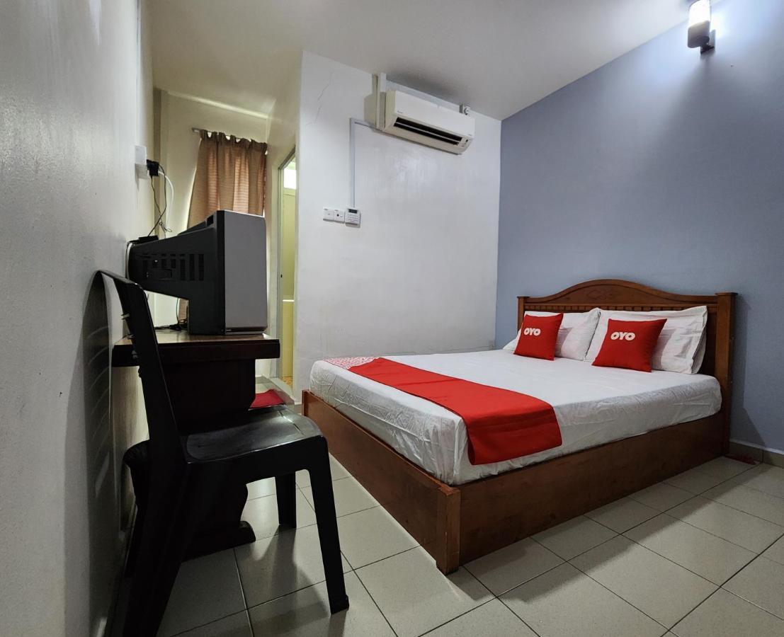 Oyo 90743 Hotel Ban Cheong Kangar Extérieur photo