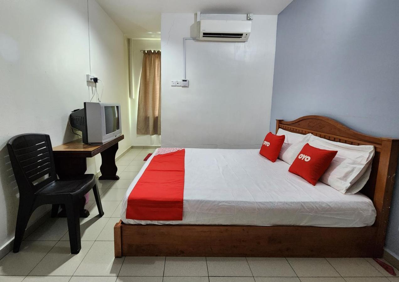 Oyo 90743 Hotel Ban Cheong Kangar Extérieur photo