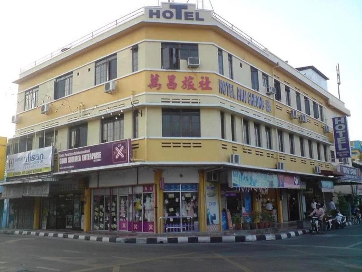 Oyo 90743 Hotel Ban Cheong Kangar Extérieur photo