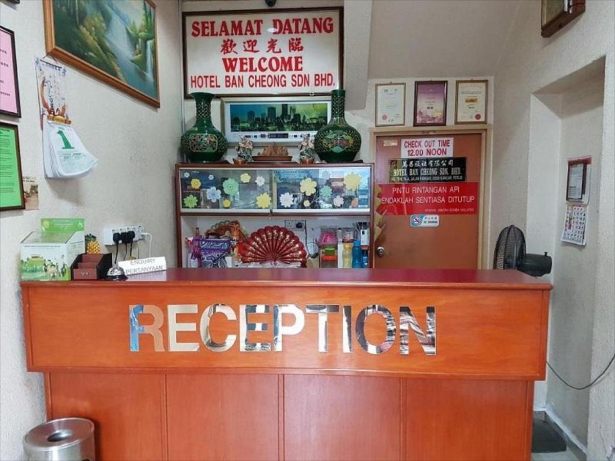 Oyo 90743 Hotel Ban Cheong Kangar Extérieur photo