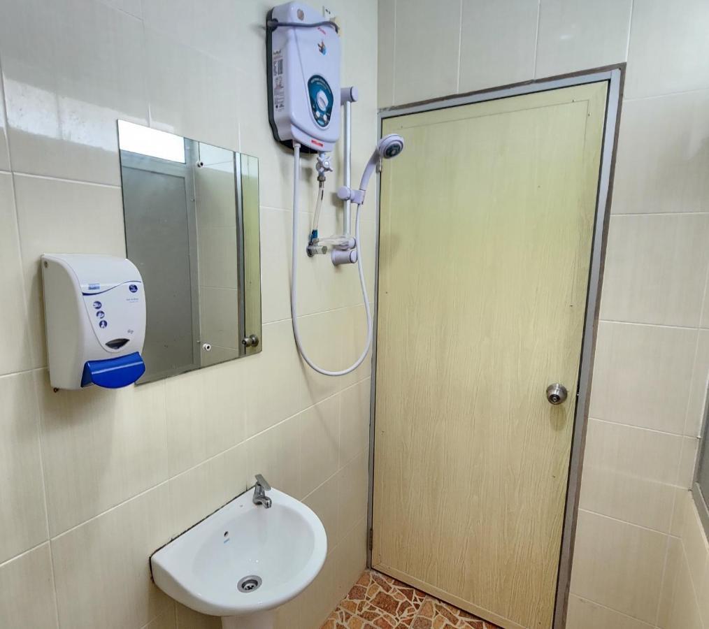 Oyo 90743 Hotel Ban Cheong Kangar Extérieur photo