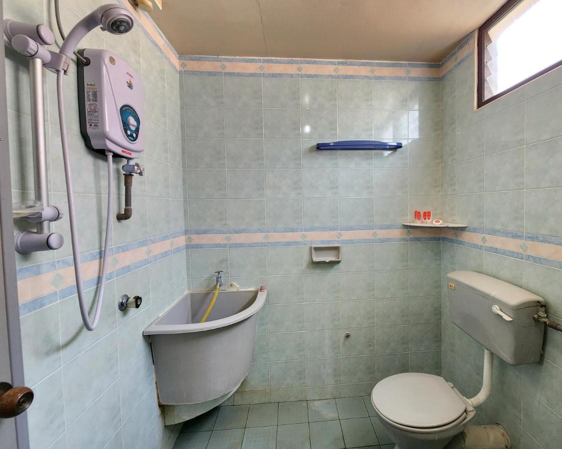Oyo 90743 Hotel Ban Cheong Kangar Extérieur photo
